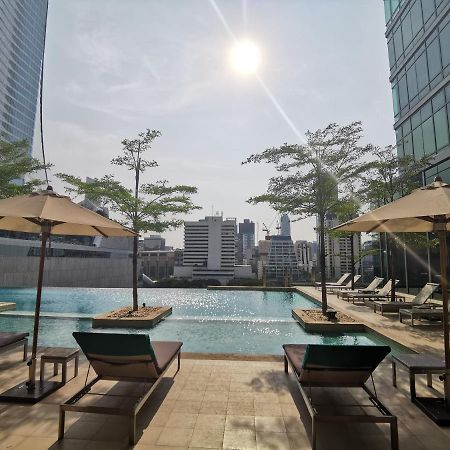 Sivatel Bangkok Hotel Kültér fotó The pool at the hotel