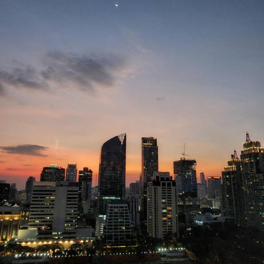 Sivatel Bangkok Hotel Kültér fotó The Makati skyline at sunset