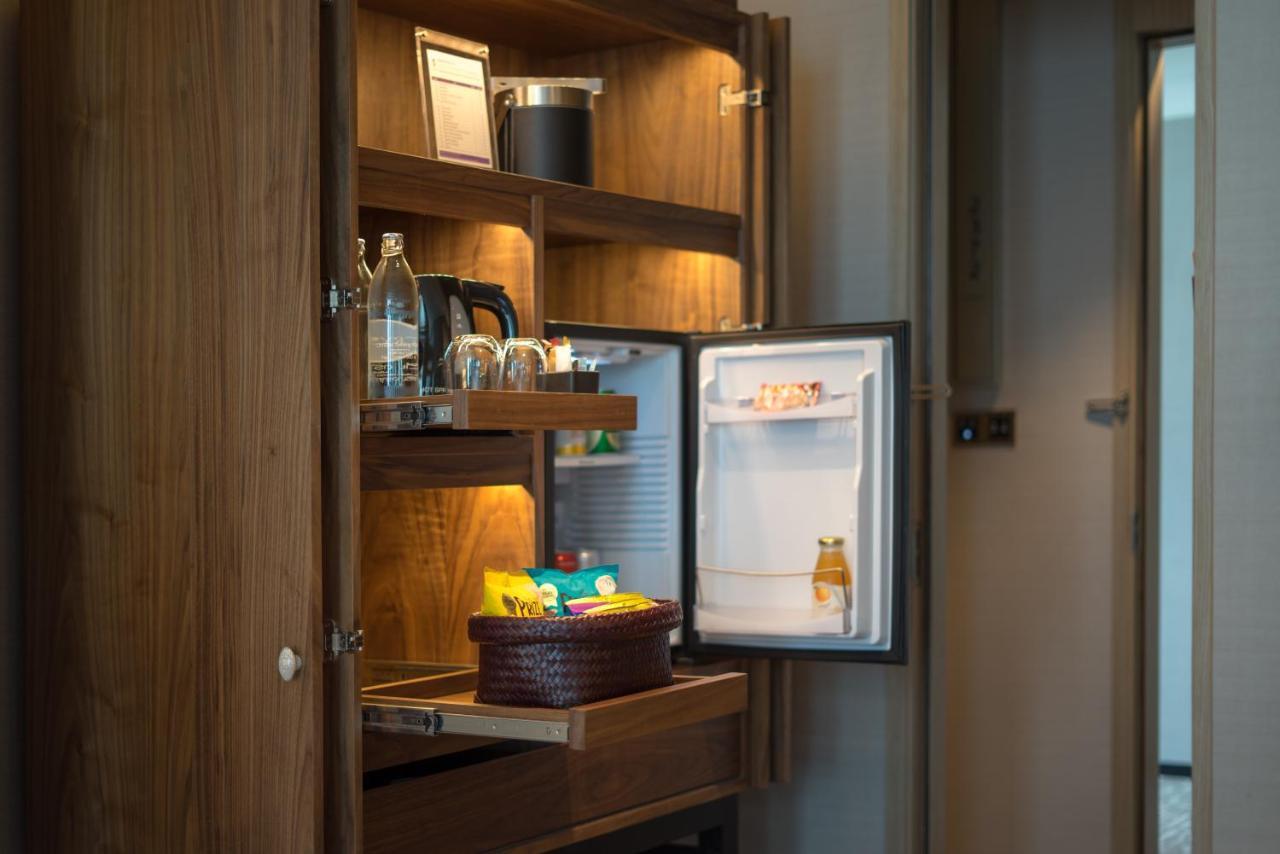 Sivatel Bangkok Hotel Kültér fotó A mini-bar in a hotel room