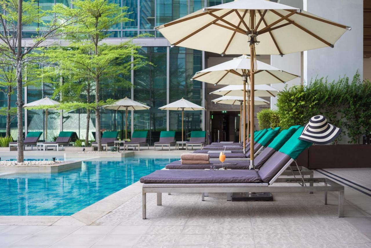 Sivatel Bangkok Hotel Kültér fotó The swimming pool at the hotel