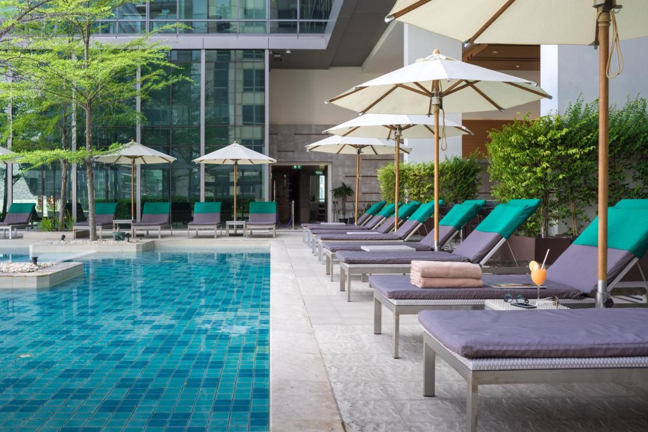 Sivatel Bangkok Hotel Kültér fotó The swimming pool at the hotel