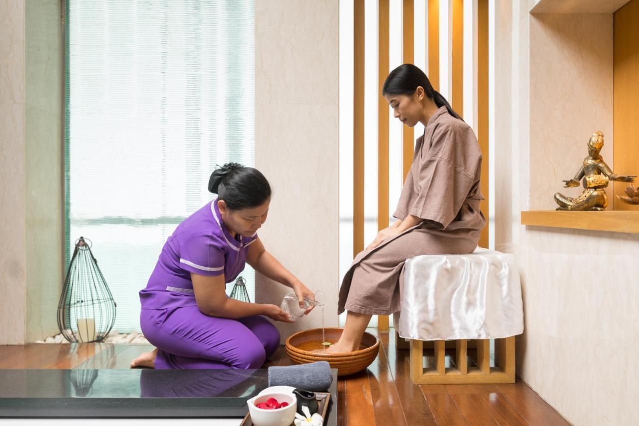 Sivatel Bangkok Hotel Kültér fotó Thai foot massage
