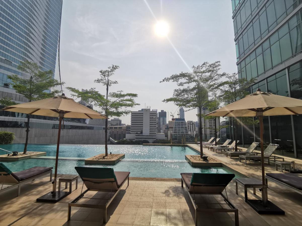 Sivatel Bangkok Hotel Kültér fotó The pool at the hotel